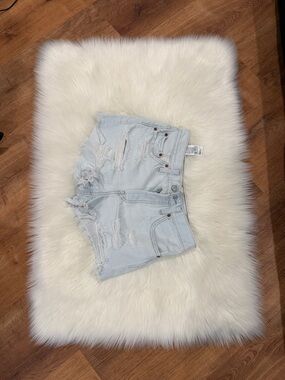 Levi’s High-Rise Distressed Denim Shorts - Size 27